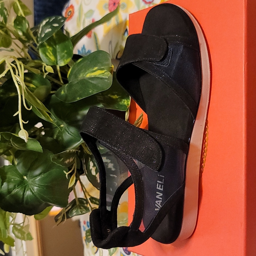 VANELI Shimmery Suede Navy Eber Sandal Size 8.5